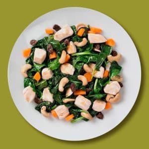 Sautée de dados de pollo con espinacas, frutos secos y pasas (400 g.)