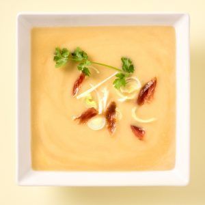 Crema de puerro asado con virutas de jamón