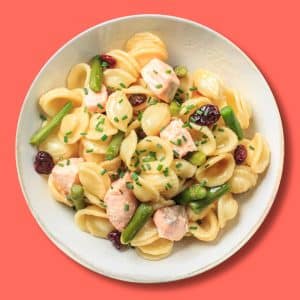 Ensalada multicolor de pasta con salmón, arándanos y trigueros (350 g.)