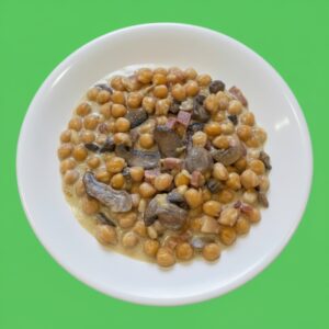 Carbonata_de_garbanzos_con_champiñón_y_bacon_cenital_baja